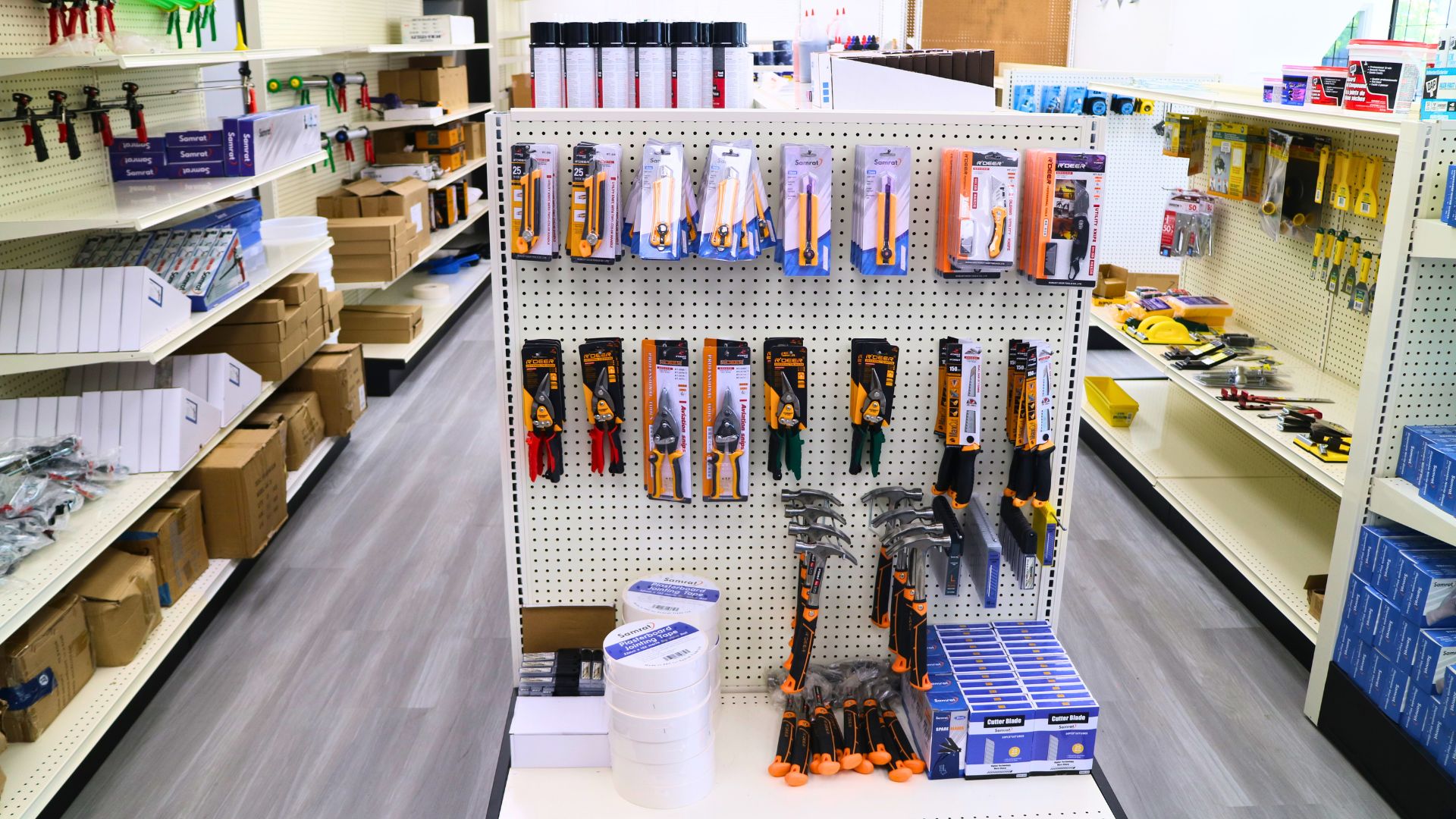 Knives, Blades & Shears