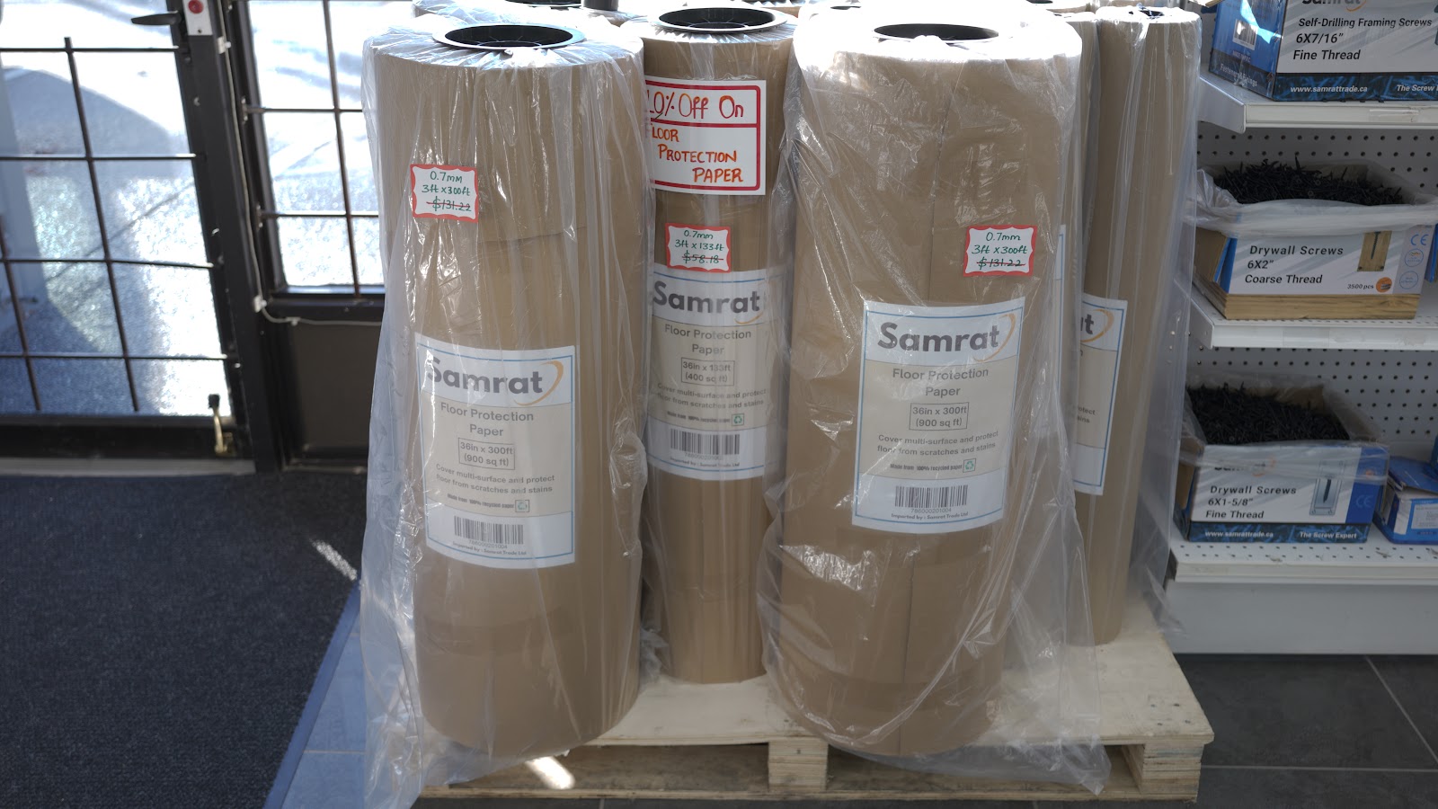 Tool and accessory displays